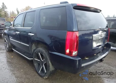2007 Cadillac Escalade Standard z USA, uszkodzony, nr VIN 1GYFK63817R395380